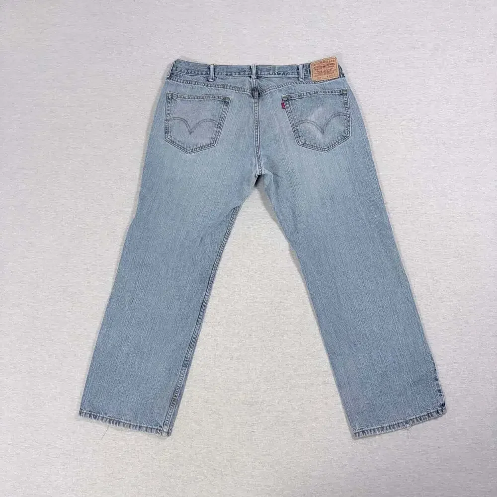 Levi's 559 Relaxed Straight Jeans Mens Size 38x30 Light Wash Denim